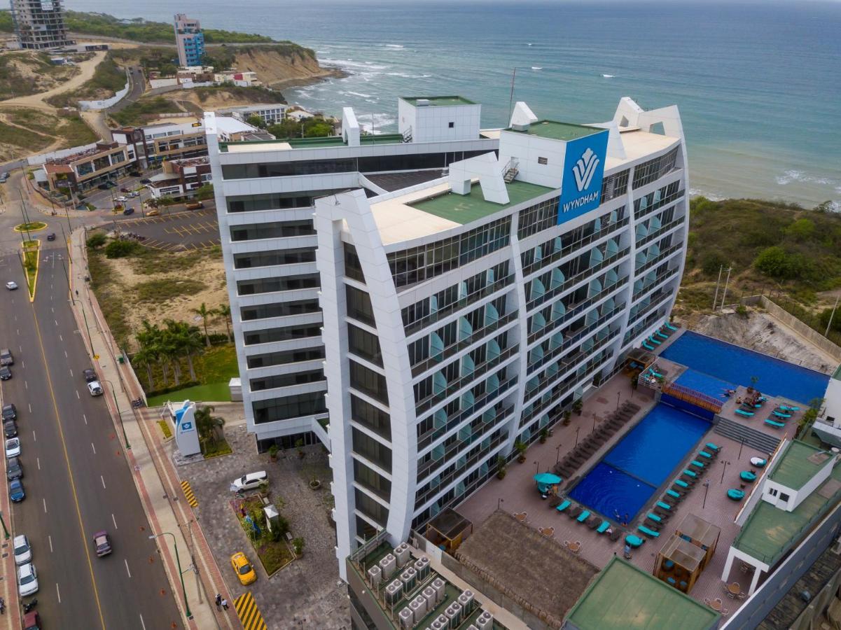 Wyndham Manta Sail Plaza Hotel And Convention Center Exterior photo